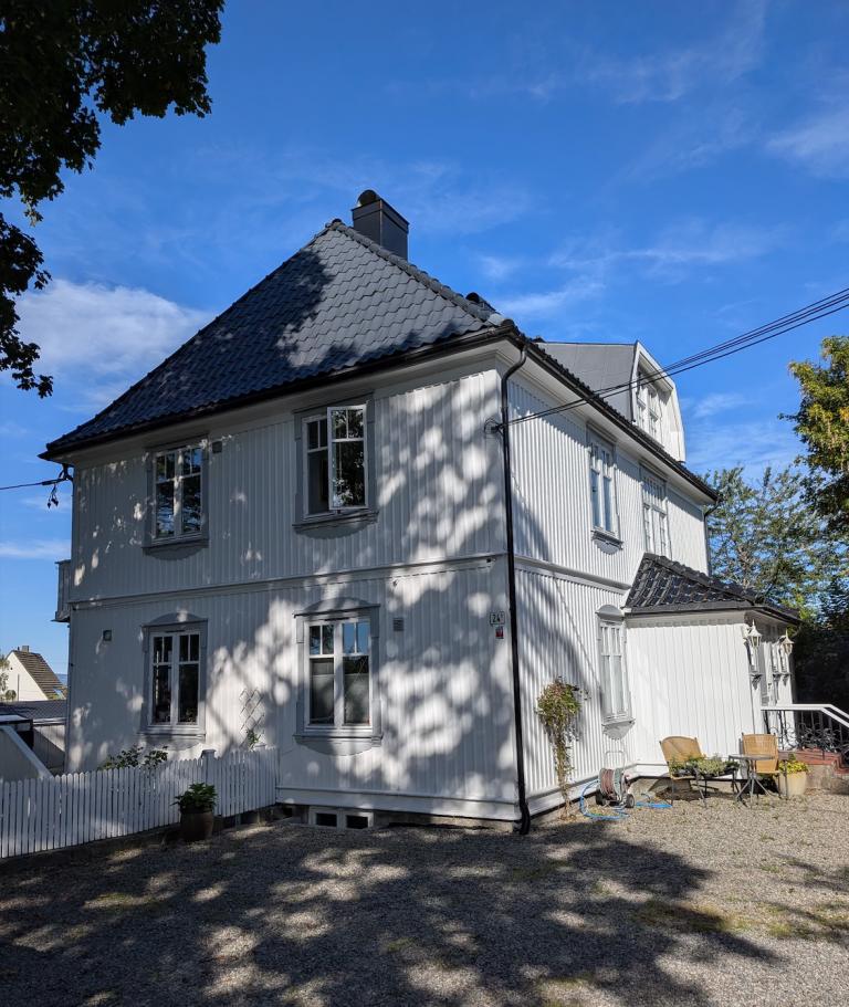 leiligheten er i andre etasje